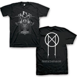 May include: Black t-shirt with a white graphic of a wolf's head and the text "MANSGARD" on the front. The back of the shirt has a white circle with a cross inside and the text "FORNALDARHAGOR" underneath.