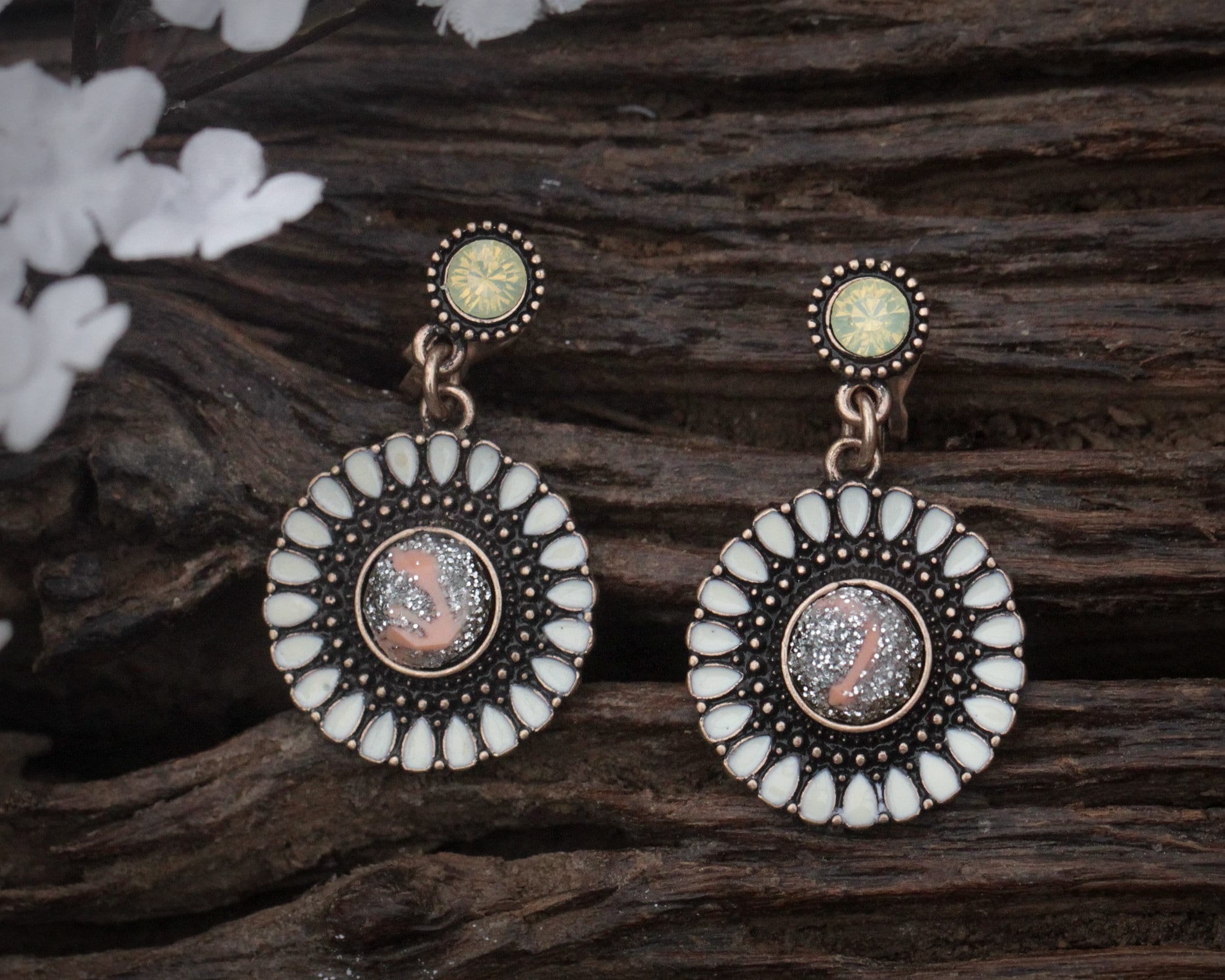 Boucles D'oreilles Vintage Clips - Grandes Fleurs Marguerite En Celluloïd, Bon état
