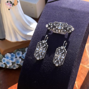Atemberaubendes Art Deco Silber geometrisches Rechteck Oval Strass Brosche & Ohrringe Set Great Gatsby 1920er Vintage Stil Hochzeit