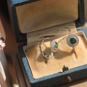 Stunning Art Deco Silver Small Round Floral Stud Earrings Set with Emerald Green CZ Vintage 1920s Style Wedding Lightweight
