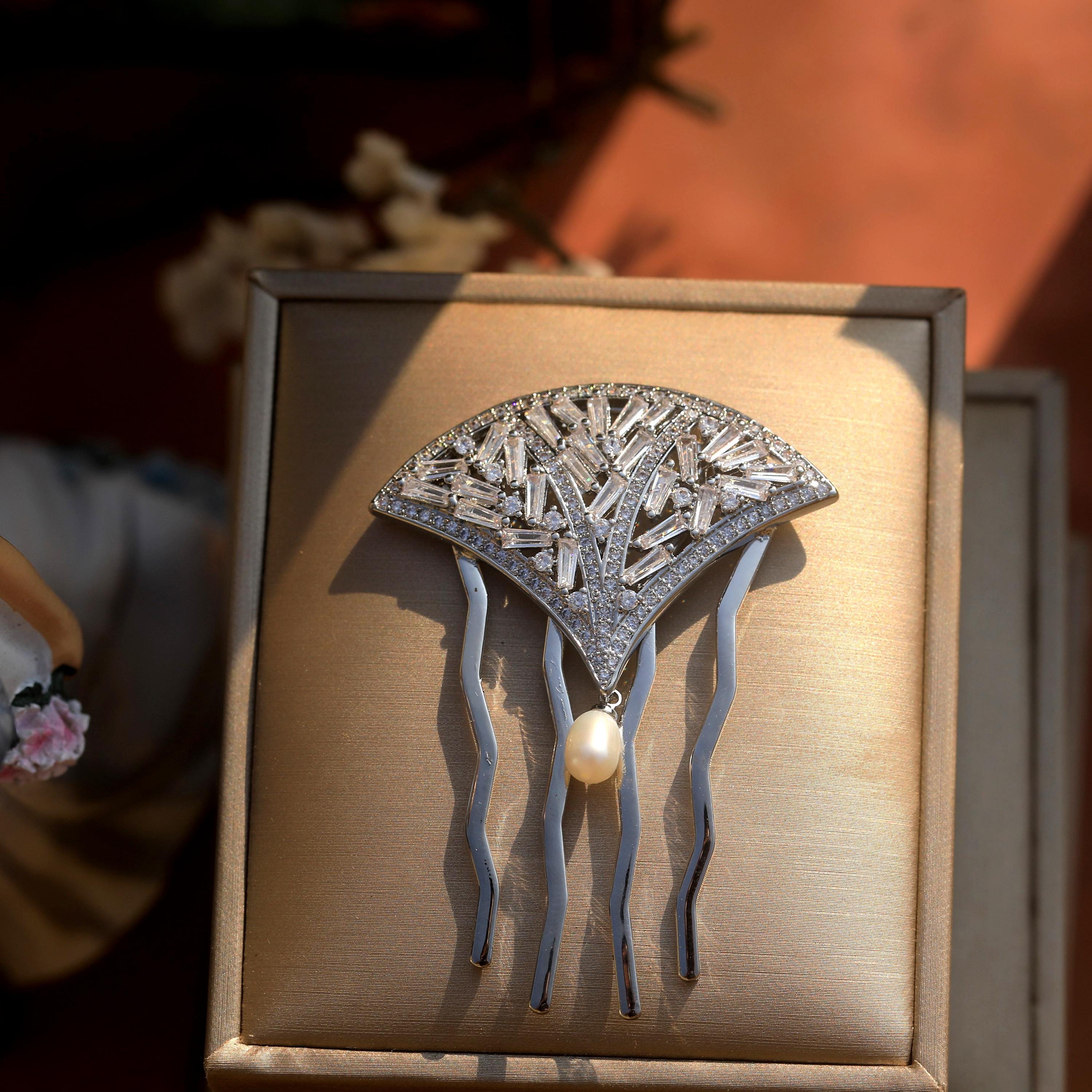 Stunning Silver Art Deco Fan Hair Comb Set With White CZ  display picture 1