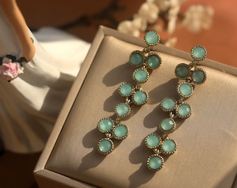 Splendidi orecchini a clip in oro a forma di uva con strass verde crema