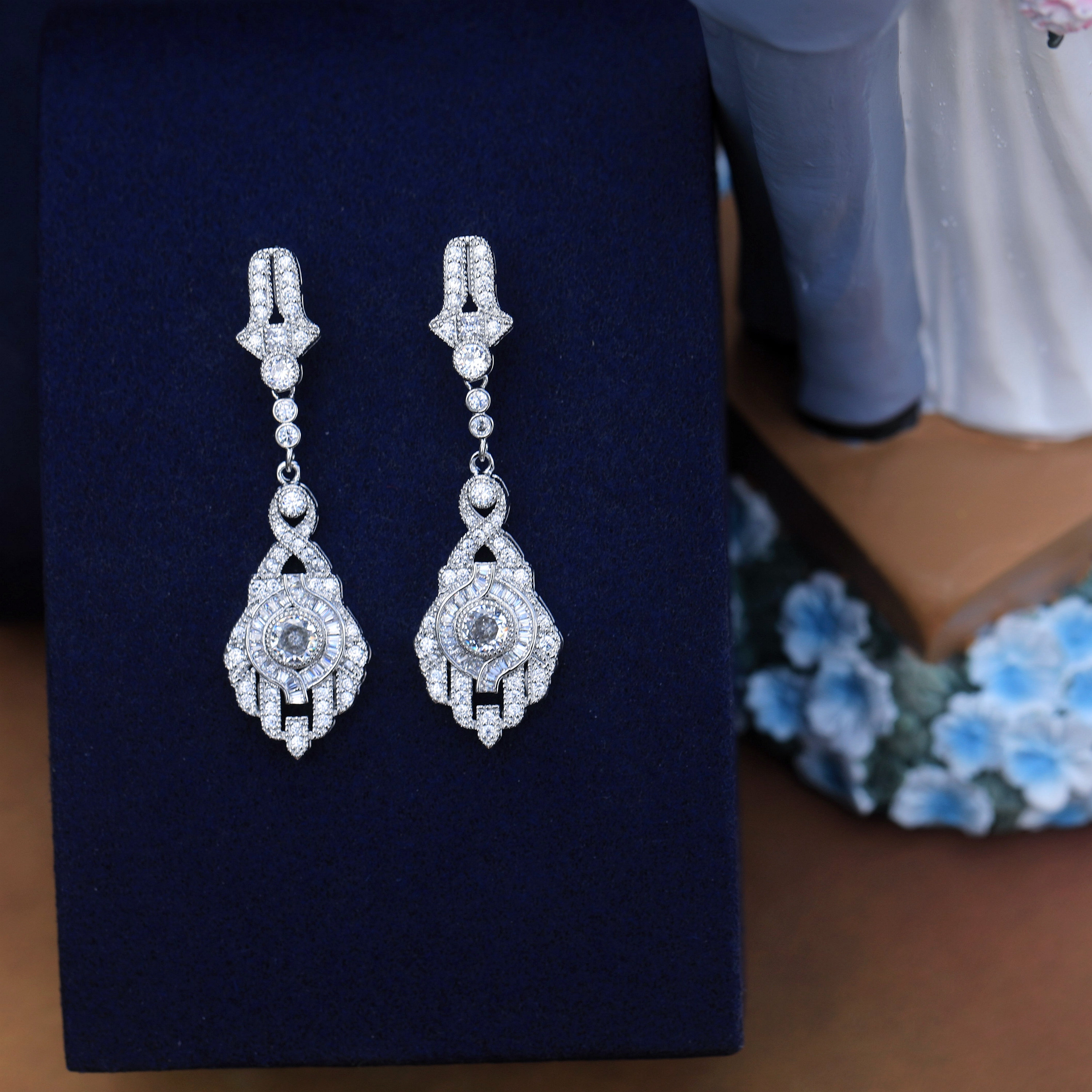 Boucles D'Oreilles Art Déco Clous Argenté Éventail Floral Avec Strass - Dormeuses - Neuf Sans Emballage