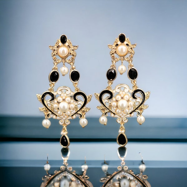 Boucles d'oreilles Clous CLIP ON NON Percées Pendante Doré Large Chandelier Email Noir Perle Blanche  Mariage Vintage Style Renaissance