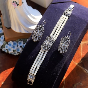 Atemberaubendes Art Deco Silber geometrisches Kunstperlen weißes Strass Armband & Ohrringe Set Great Gatsby 1920er Vintage Stil Hochzeit