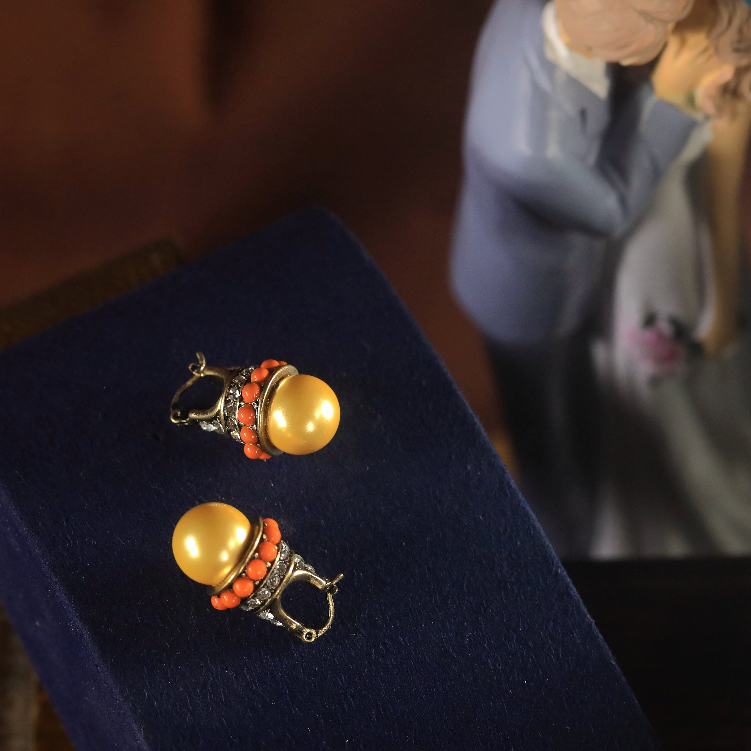 Boucles d'oreilles blanches vintage - France