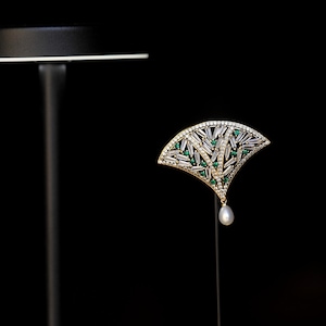 Superb Art Deco Brooch & Pendant Matte Gold Rhodium Plated Fan Set with Emerald Green CZ White Baguette Elegant 1920s Vintage Style