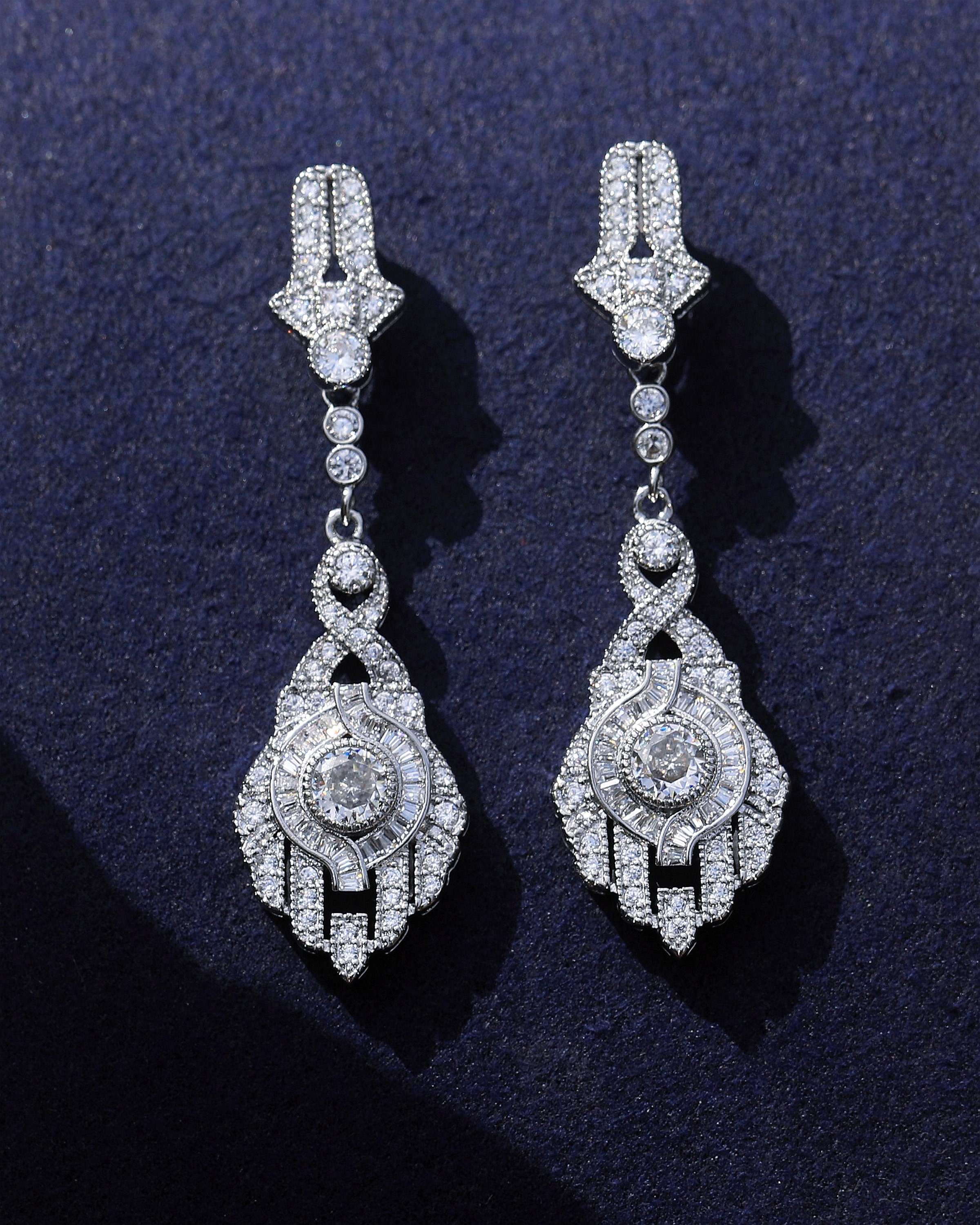 Boucles D'oreilles Clous Art Déco Taï-chi CZ Blanc - Style Great Gatsby, Mariage, Laiton