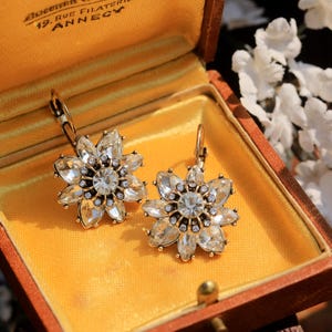 Wunderschöne goldene Art-Deco-Ohrringe im Vintage-Stil mit floralem, klarem Strass