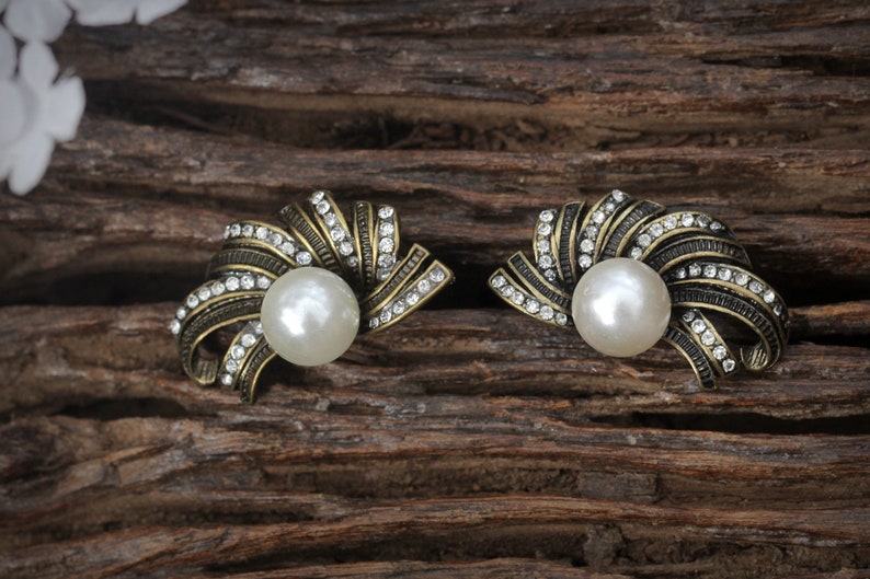 Boucles d/'oreilles CLIP ON NON Perc\u00e9es Pince Puces Dor\u00e9 Antique Art D\u00e9co Demi Cercle Tourbillon Gris Perle Blanche Mariage Vintage Style