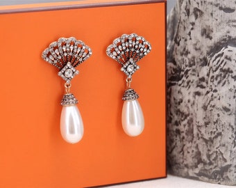 Boucles d'oreilles CLIP ON NON Percée Pince Pendante Long Doré Art Déco Gros Eventail Strass Perle Goutte Blanche Vintage Style Mariage