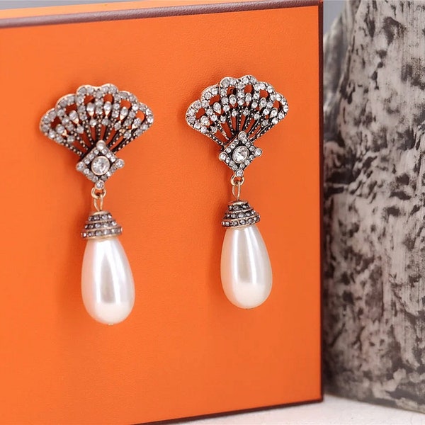 Boucles d'oreilles CLIP ON NON Percée Pince Pendante Long Doré Art Déco Gros Eventail Strass Perle Goutte Blanche Vintage Style Mariage