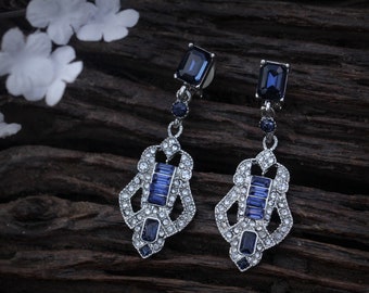 Boucles d'oreilles Art Déco Argenté Clous CLIP ON Pinces Pendantes non Percées Strass Baguette Bleu Marine Vintage Style 1920s Mariage