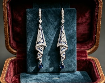 Lange silberne Ohrclips im Sleeper-Stil, für nicht gestochene Ohren, Art-déco-Stil mit Zirkonia in Saphirblau, Smaragdgrün und Rubinrot, Vintage-Stil der 1920er Jahre