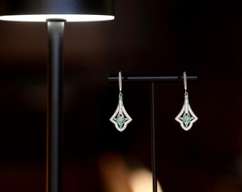Belle Epoque Art Deco-örhängen, försilvrade blomkrokar med fin grön CZ, vintagestil, bröllop från 1920-talet, lättvikt