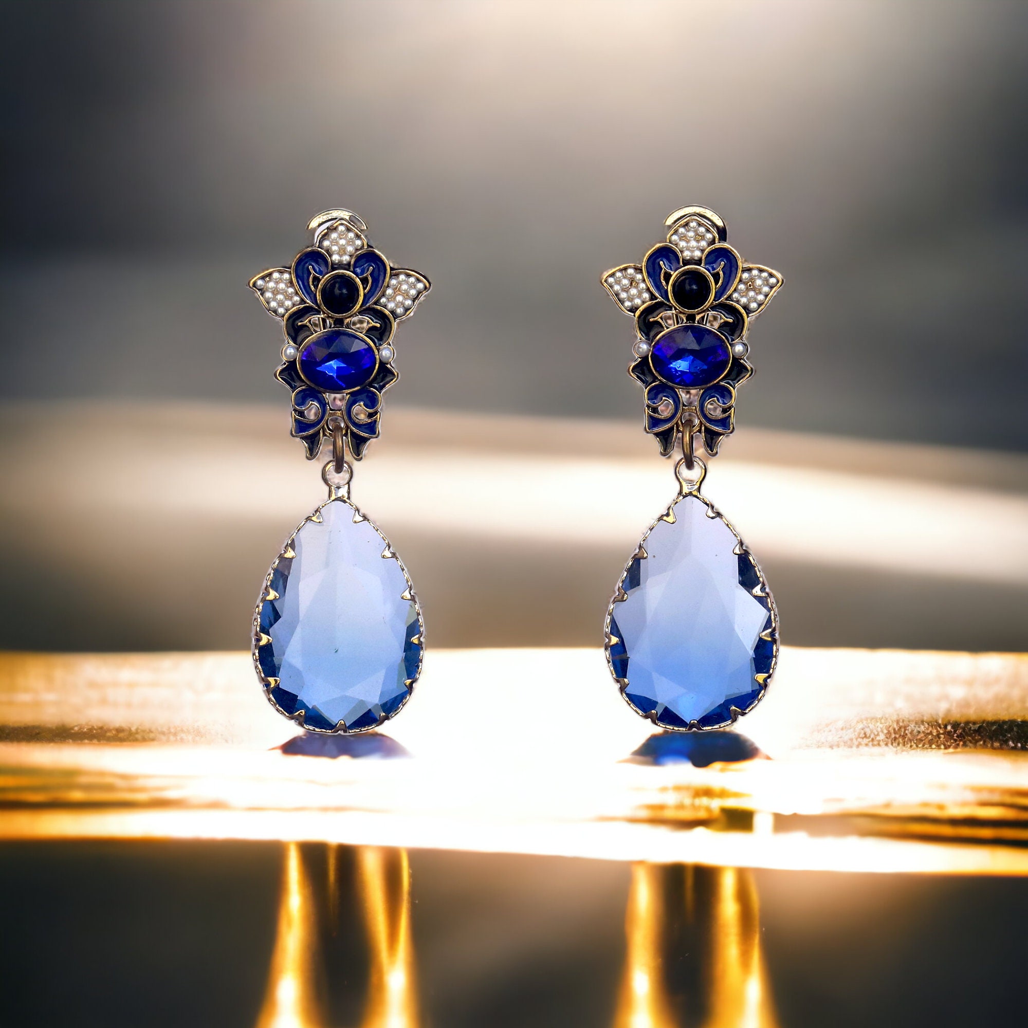 Boucles D'oreilles Clip Art Nouveau Doré - Motif Grue Et Fleur Avec Lapis Bleu, Fabrication Récente
