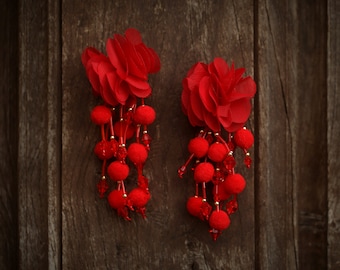 Boucles d'oreilles Grosse CLIP ON NON Percée Pince Pendante Doré Art Déco Tissu Floral Tassel Pompon Perle Rouge Mariage Vintage Style anni '20