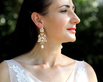 Boucles d'oreilles Clous CLIP on NON Percée Doré Couronne Gros Chandelier Filigrane Mini Perle Email Blanc Vintage Style Mariage Plaqué 14K