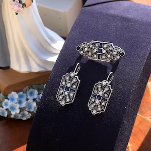 Atemberaubendes Art Deco Silber Geometrisch Rechteck Oval Blau Strass Brosche & Ohrringe Set Great Gatsby 1920er Vintage Stil Hochzeit