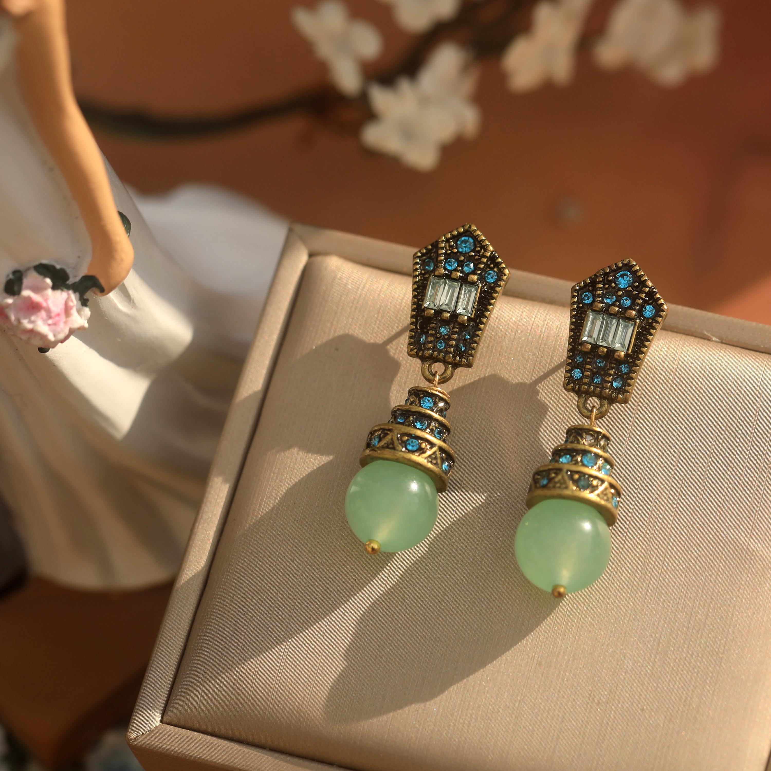 Boucles D'oreilles Dormeuse Doré Antique - Serties De CZ Et Fausse Perle Turquoise - Neuves