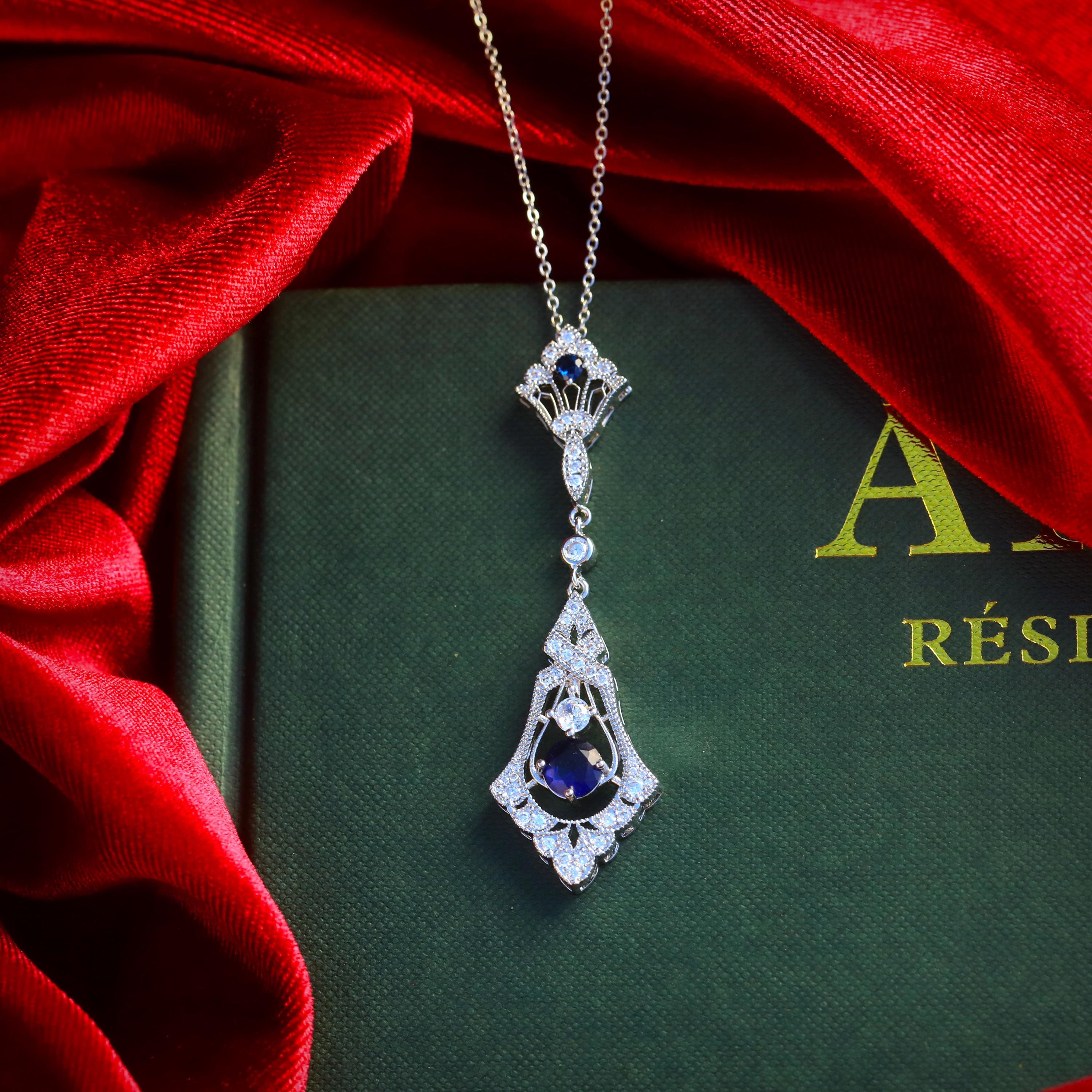 Collier Fantaisie Vintage Strass Rétro – Accessoire Mode Ancien Occasion