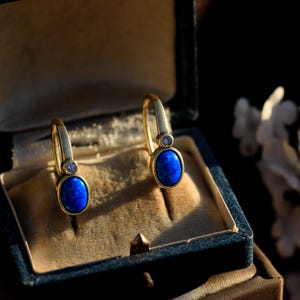 Atemberaubendes Belle-Epoque-Art-Deco-Schlafohrring-Set, CZ, weißer Opal, oval, blau, Vintage-Stil der 1920er Jahre, leicht, schlicht, Hochzeit