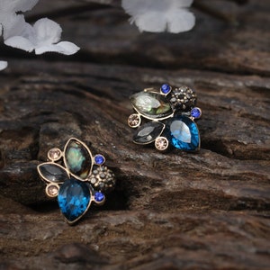 Boucles d'oreilles Art Déco CLIP su NON Percée Pinces Petits Puces Doré Floral Bleu Élégant Simple Vintage Style Mariage immagine 4