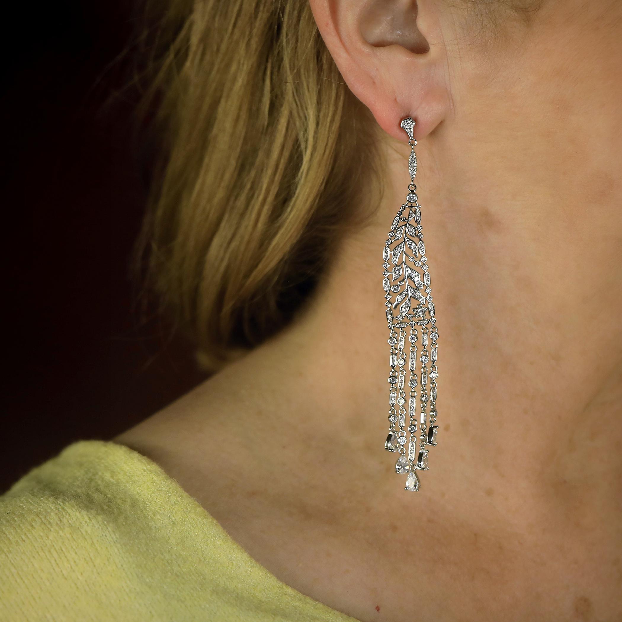 Boucles D'oreilles Pendantes Filigrane Pompon – Serties De CZ – Laiton – Style Belle Époque – Neuves Sans Boîte
