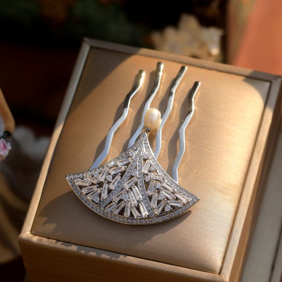 Stunning Silver Art Deco Fan Hair Comb Set With White CZ  display picture 2