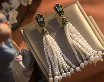 Lange gouden clip-on Art Deco strass turquoise kwast met imitatieparels in witte vintage stijl uit de jaren 20 van de Great Gatsby-bruiloft