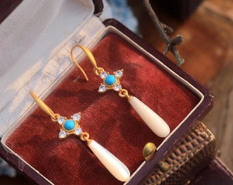 Art Deco gouden oorbellen met waaierhaak en zirkonia, synthetische turquoise pareldruppels en parelmoer, vintage bruiloft, jaren 20 stijl