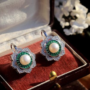 Stunning Silver Plated Large Art Deco Floral Stud Earrings Set with Emerald Green CZ Real Pearl Baguette Vintage Style Wedding Gift