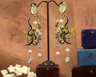 Boucles d'oreilles CLIP ON NON Percées Pince Pendante Doré Art Déco Chandelier Tassel Poisson Email Jaune Perle Blanc Mariage Vintage Style