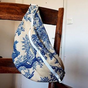 XXL banana bag made in Brittany vintage toile de Jouy fabric 100% linen double slider closure cotton lining