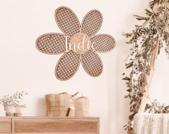 Large Daisy Name Sign Wood Rattan Personalized Nursery Daisy Baby Announcement Sign Floral name sign Daisy Wall Art Boho Retro Girls Bedroom