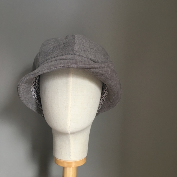 Chapeau CAMILLE visière carrée velours gris beige