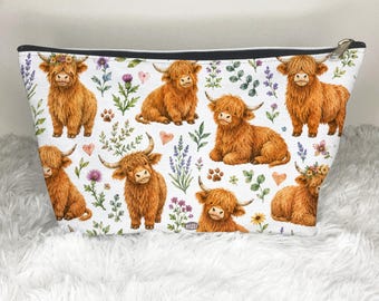 Highland Cows Toiletry Bag, Highland Cow Owner Gift, Cute Baby Cows Gift, Animals Pets Pattern Travel Zip Bag, Cosmetic Bag Snack Pouch