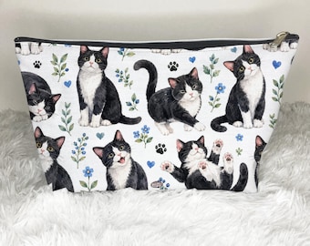 Tuxedo Cats Toiletry Bag, Cat Mom, Cute Cats Owner Gift, Travel Bag Cosmetic Bag, Snack Pet Makeup Bag Case Zip Pattern Cat Lady