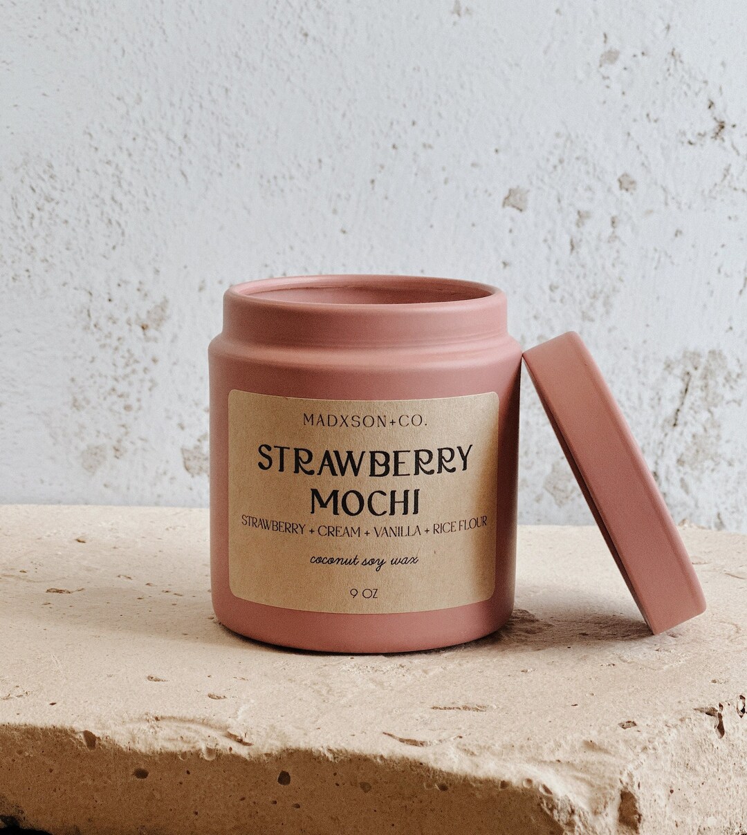 Saashi Strawberry Aromatherapy Candle