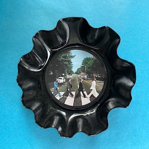 Cuenco para discos de vinilo reciclados, creado a partir de un disco de 7 pulgadas, con el sello Abbey Road de The Beatles. Amante de la música. Regalo original. Decoración del hogar.