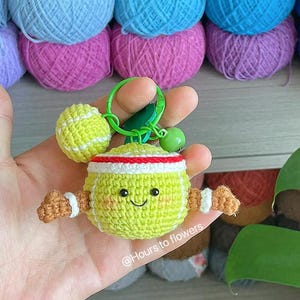 Söt tennisboll VIRKMÖNSTER, PDF engelskt mönster, nyckelringsvirkmönster, nedladdningsbart, söt virkning