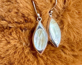 Vintage Peruvian Sterling 950 Silver Mother of Pearl Earrings and Pendant Set