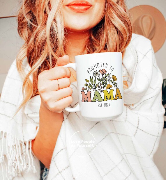 Tazza Regalo Per Neomamma "Promossa A Mamma Est 2025" | 325ml Bianca