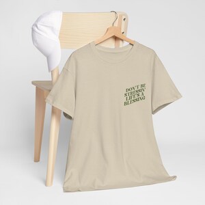 グルーヴィー・フロッグTシャツ、ドント・ビー・ストレスイン・コテージコアTシャツ 画像 8