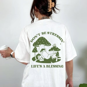 Groovy Frog Tshirt, Funky Graphic T shirt, Dont Be Stressin Oversized Summer Tee, Trendy Cottagecore Froggy Tee Cute VSCO girl Tee Toad Retro