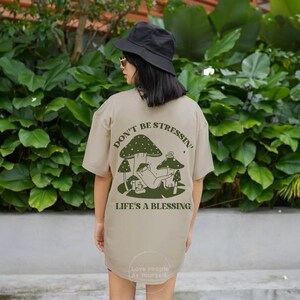 Groovy Frog Tshirt, Funky Graphic T shirt, Dont Be Stressin Oversized Summer Tee, Trendy Cottagecore Froggy Tee Cute VSCO girl Tee Toad Retro