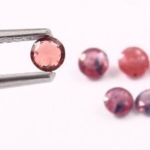 1,05 cts. Belle qualité, superbe saphir naturel de forme ronde, pierre taillée, pierre précieuse en vrac pour la fabrication de bijoux