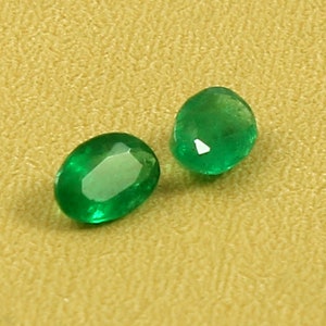 Natural Emerald Faceted Oval Shape AAA quality Loose Gemstones in Sizes from 2.70x4 mm for Jewelry Making