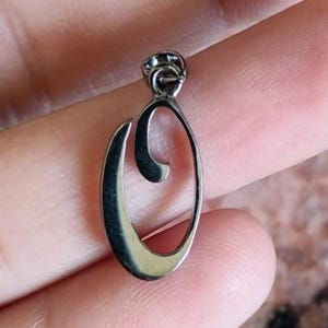 Colgante con la letra O del alfabeto en plata de ley 925 maciza con baño de rodio negro, regalo para mujer, regalo para mamá, joyería de diseño.
