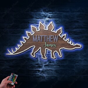 Personalizado dinosaurio madera vivero nombre luces LED signo personalizado Stegosaurus Safari T Rex madera pared habitación decoración bebé ducha niño regalo
